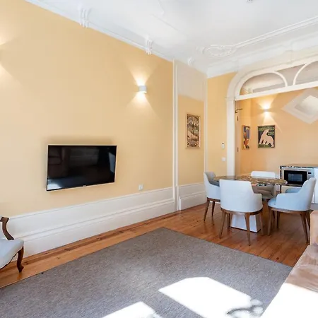 Downtown Grand Apartment *