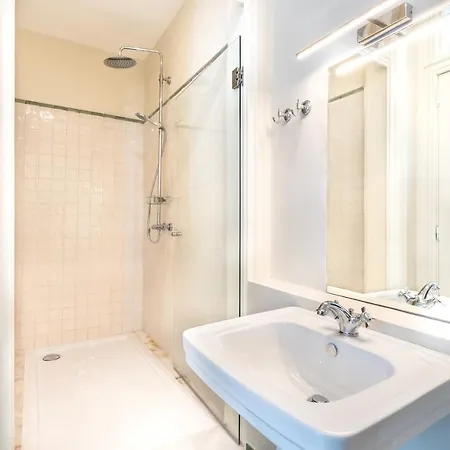 Downtown Grand Apartament