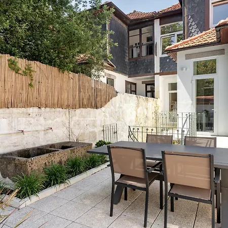 Downtown Grand Apartment