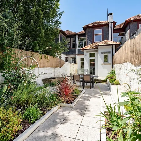 Downtown Grand Apartment *