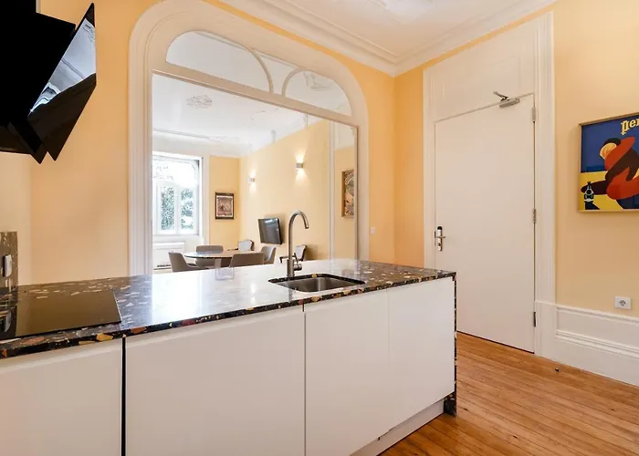 Downtown Grand Apartment