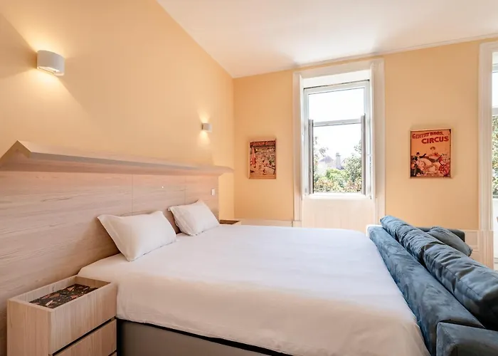 Downtown Grand Apartment