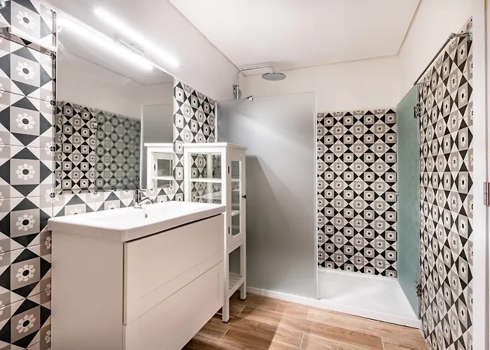 Downtown Grand Apartment