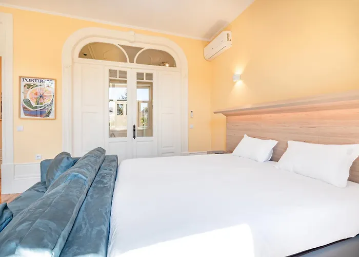 Downtown Grand Apartment