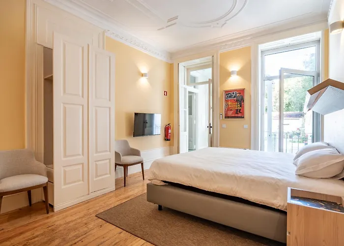 Downtown Grand Apartment